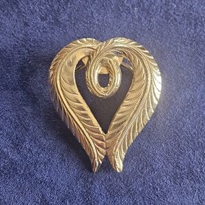 Vintage Jeri-Lou Goldtone Heart Scarf Clip